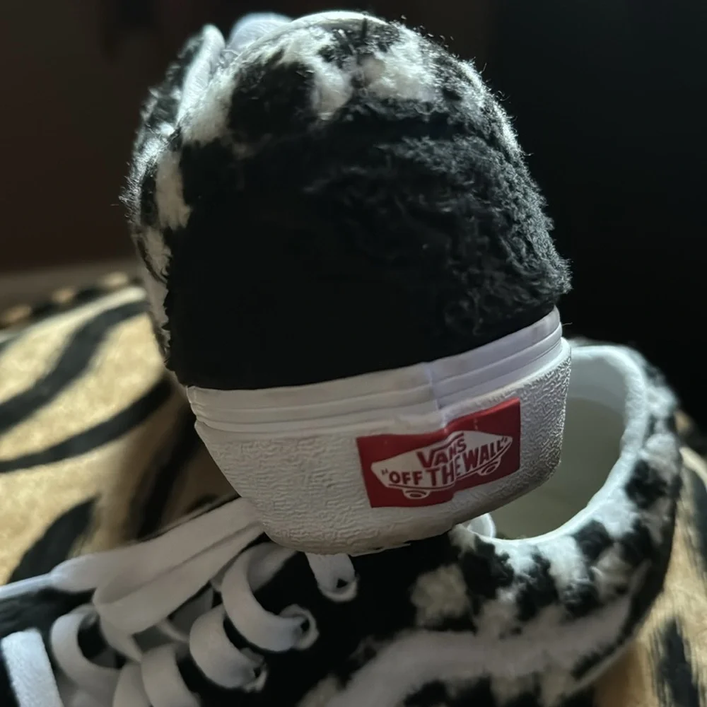 Vans ! Soft & Fluffy - Picture 7 of 9